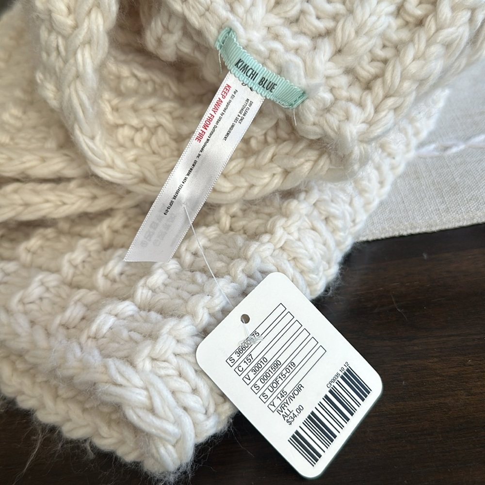 🆕 Infinity Scarf - Picture 2 of 2